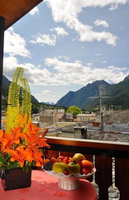 Poschiavo Suisse Hotel & Traditional Fondue Stube Стая снимка